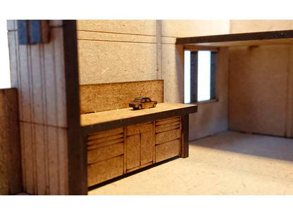 Workshop (43 Piece Diorama Kit)